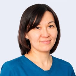 Портретный снимок врача, приём в городе Астана