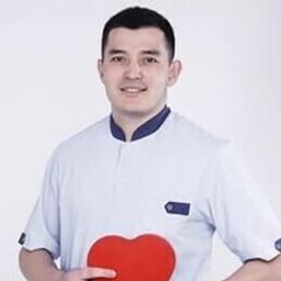 Портретный снимок врача, приём в городе Астана