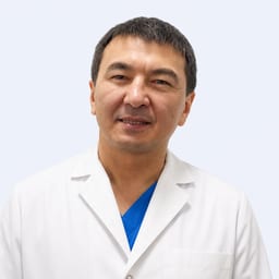 Портретный снимок врача, приём в городе Астана
