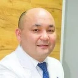 Портретный снимок врача, приём в городе Алматы
