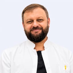 Портретный снимок врача, приём в городе Алматы
