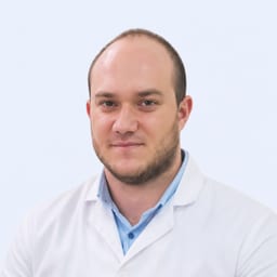 Портретный снимок врача, приём в городе Алматы