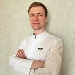 Портретный снимок врача, приём в городе Астана