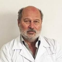 Портретный снимок врача, приём в городе Алматы