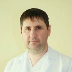 Портретный снимок врача, приём в городе Астана