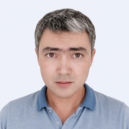 Портретный снимок врача, приём в городе Алматы
