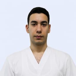 Портретный снимок врача, приём в городе Алматы