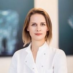 Портретный снимок врача, приём в городе Алматы