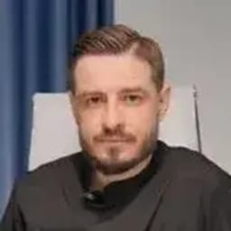 Портретный снимок врача, приём в городе Астана