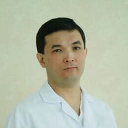 Портретный снимок врача, приём в городе Астана