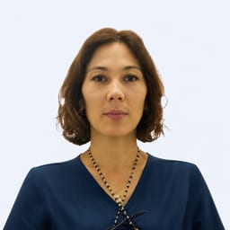 Портретный снимок врача, приём в городе Астана