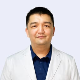 Портретный снимок врача, приём в городе Алматы