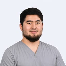 Портретный снимок врача, приём в городе Астана