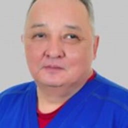 Портретный снимок врача, приём в городе Астана
