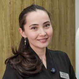 Портретный снимок врача, приём в городе Астана