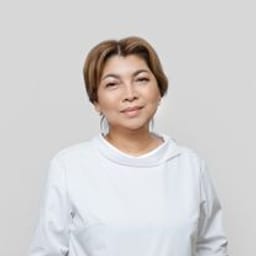 Портретный снимок врача, приём в городе Астана