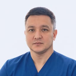 Портретный снимок врача, приём в городе Астана