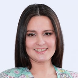 Портретный снимок врача, приём в городе Алматы