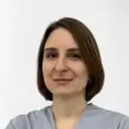 Портретный снимок врача, приём в городе Астана