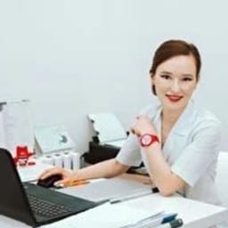 Портретный снимок врача, приём в городе Астана